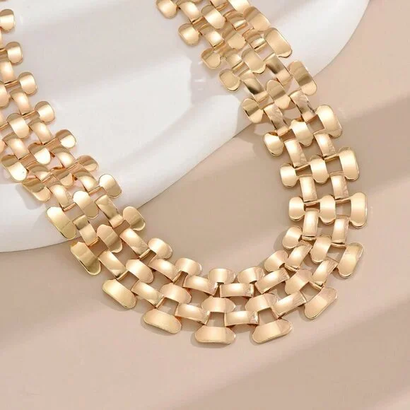 Yellow Gold Women's Luxurious Hollow Out Exaggerated Chain Necklace - Picture 3 of 5